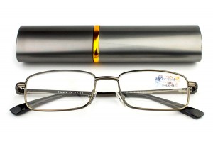 Окуляри у футлярі